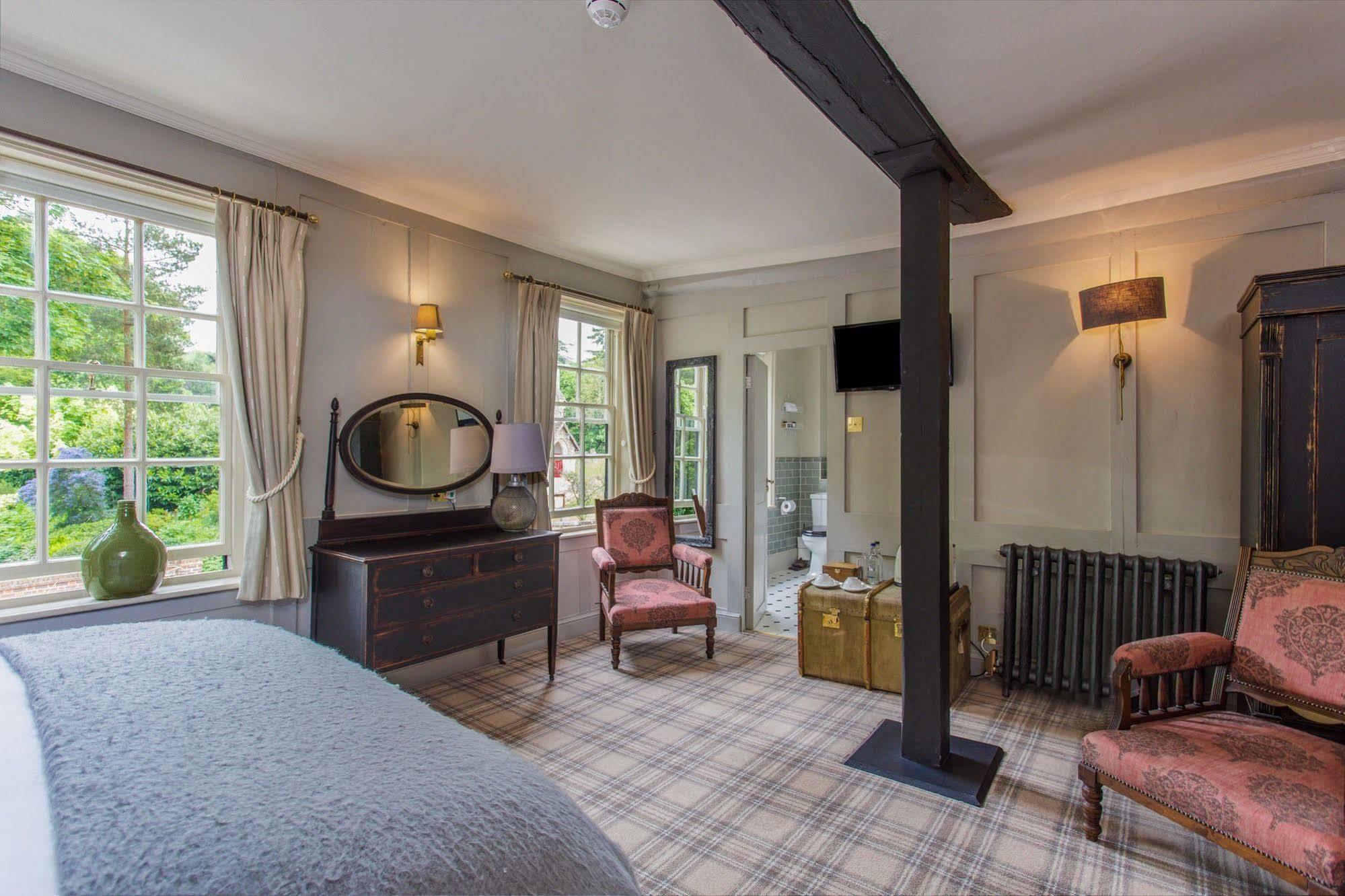 Отель The Running Horses Mickleham Экстерьер фото